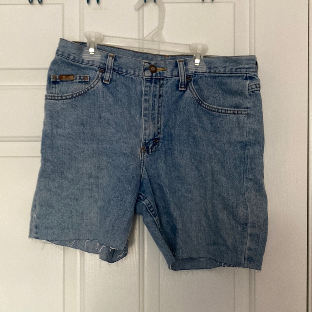 Women’s cutoff jean shorts